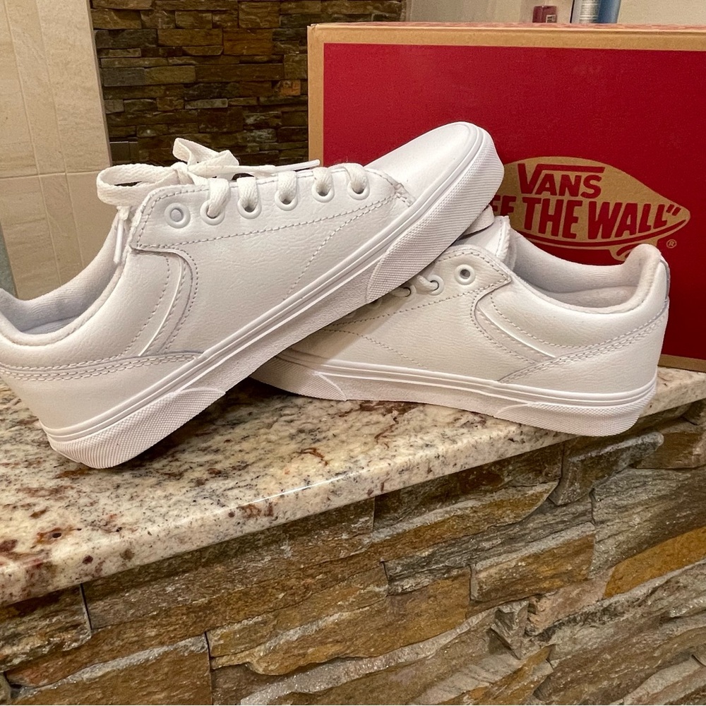 VANS Seldan Leather White White Brand New sz 7 1/2